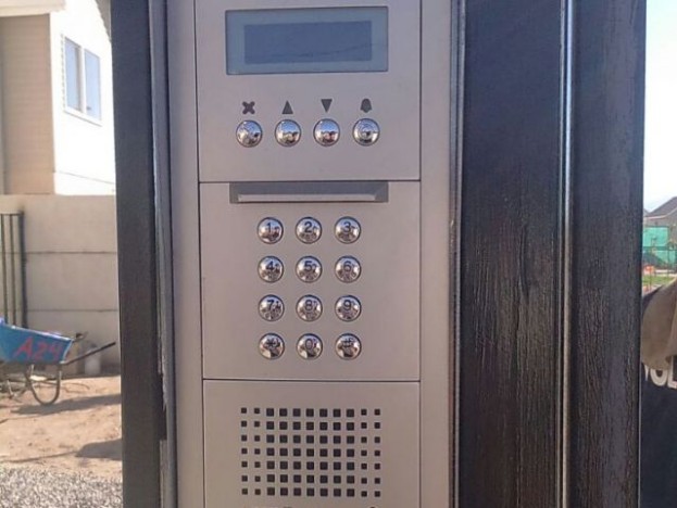 citofono con panel de exterior condominios